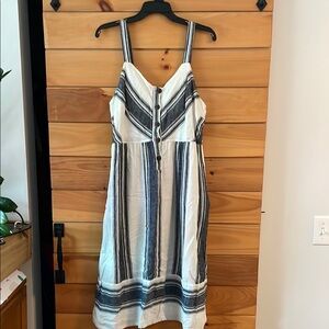 Universal Threads Gray and White Midi Dress